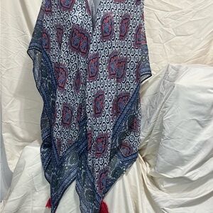 Bohemian Patterned kimono w/holes for the arms w/Tassels. (PLEASE READ FOR FLAWS